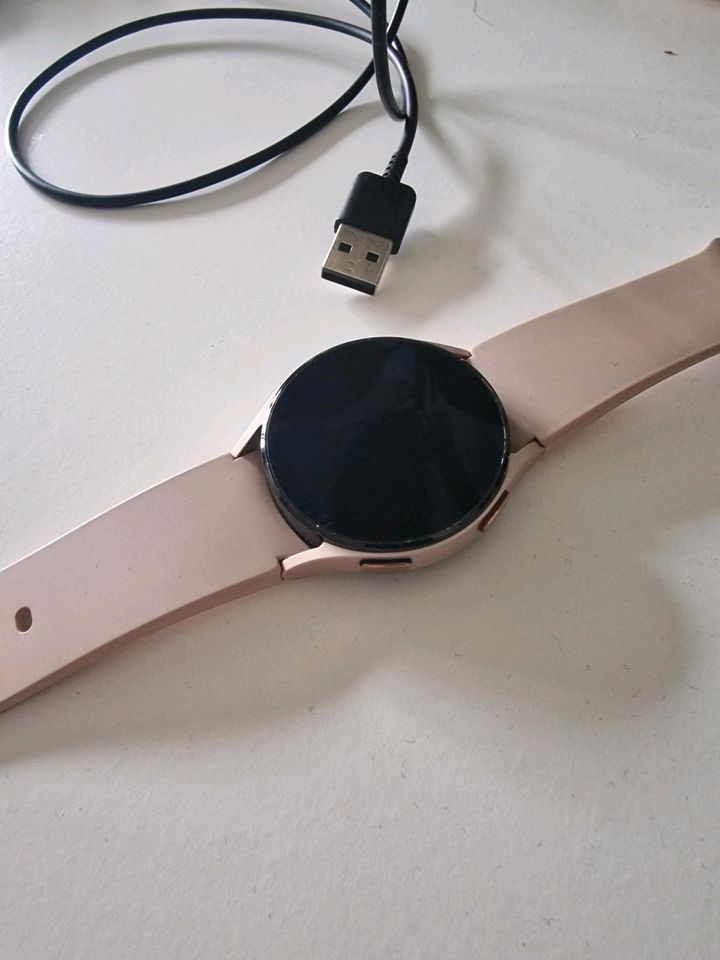 Samsung Galaxy Watch 4 wifi 40mm rosè/rosa in Nürnberg (Mittelfr)