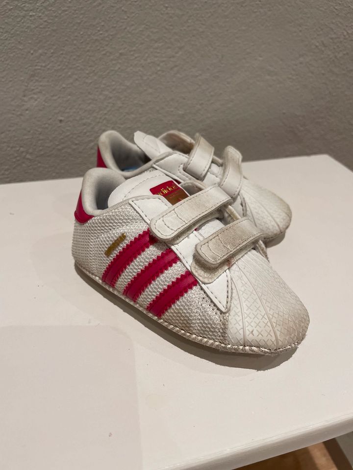 Adidas Krabbelschuhe in Kröv