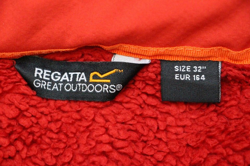 Softshelljacke gefüttert von Regatta in Größe 164 in orange + rot in Rheinstetten