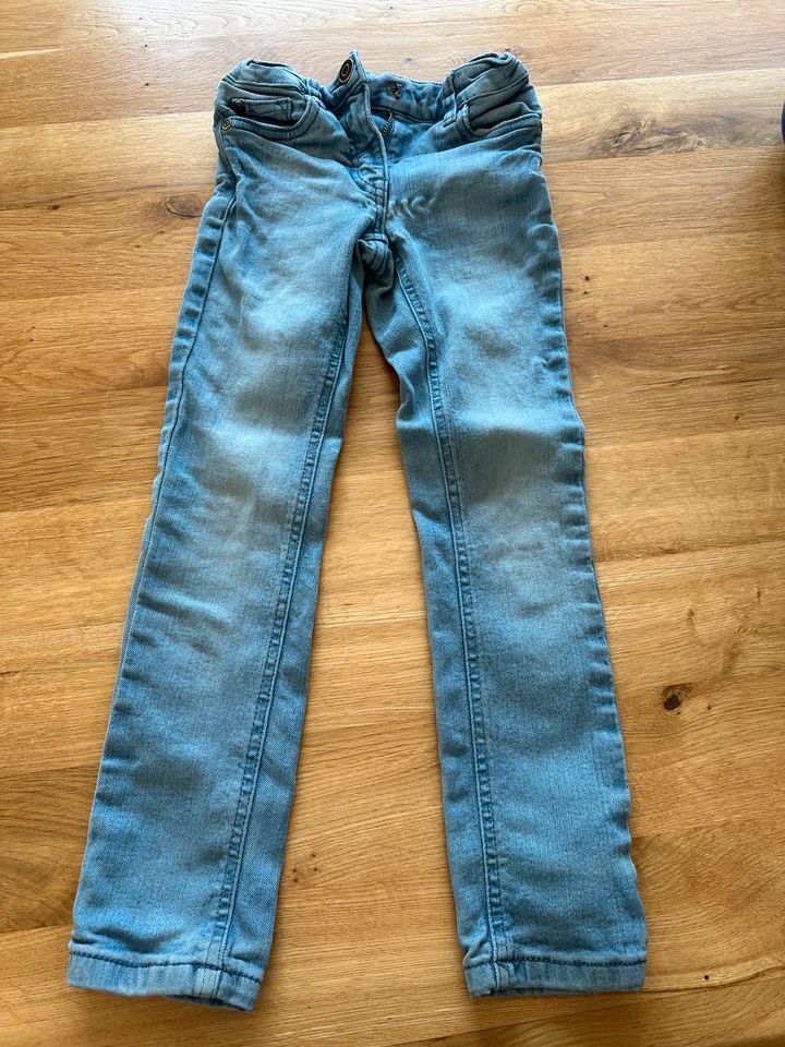 Jeans 122 *wie neu in Bad Arolsen