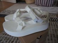 WIE NEU!TEVA Flatform Universal/Sandalen/Trekking/Bright White/40 Stuttgart - Stuttgart-Süd Vorschau