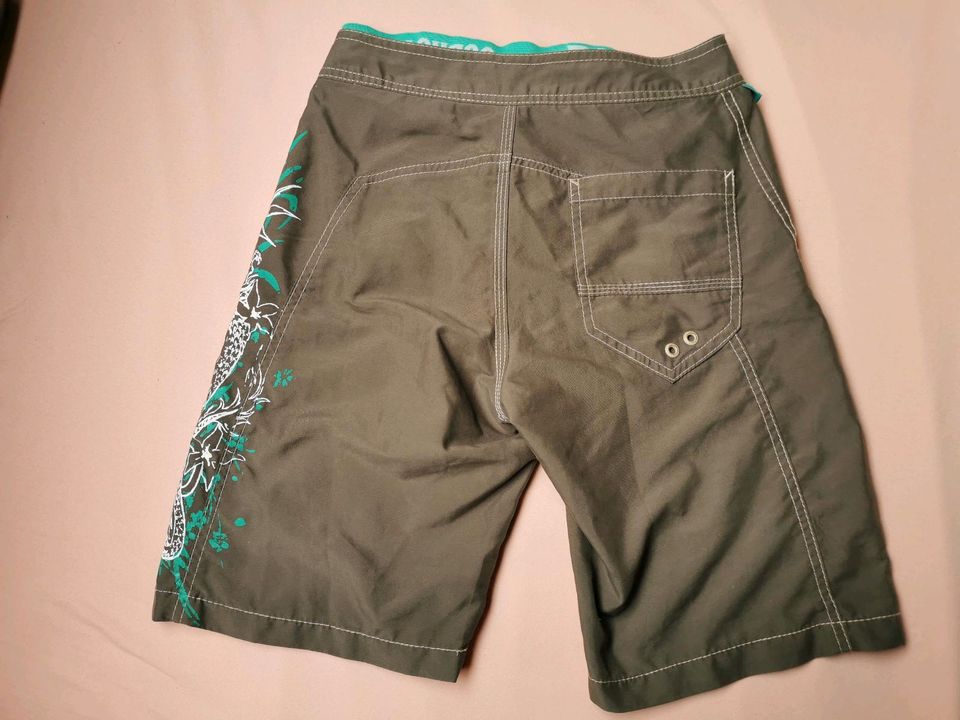 Bermuda Shorts H&M YOUNG braun mit Drachen-Motiv, Gr. 146 in Ditzingen