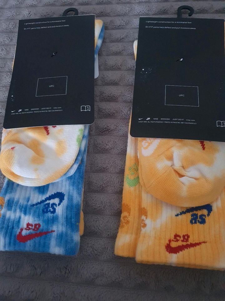 Coole Nike Socken Strümpfe 42-46 unisex gelb weiß blau bunt in Magdeburg