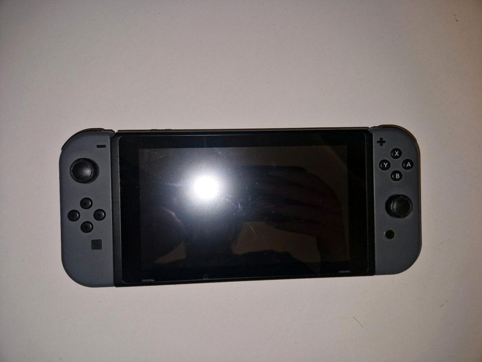 Nintendo switch (Grau) + Spiele in Hilden