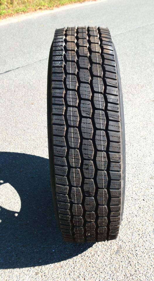 295-80-22,5 MICHELIN MULTI WINTER FELGE 22,5x8,25 KOMPLETTRAD in Hessisch Oldendorf