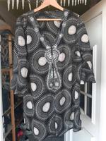 Blusenjacke Pailletten schwarz beige m.i.m 84 Niedersachsen - Neuenkirchen Vorschau