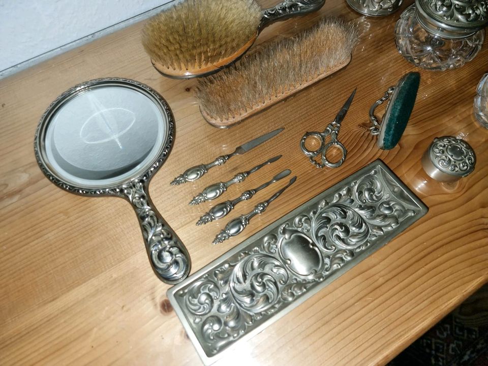 E.P.N. Antikes Jugendstil Toiletten Set Spiegel/Bürsten/Maniküre in Jork