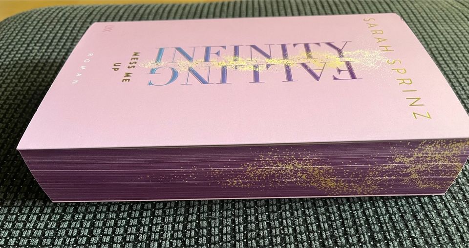 Buch Infinity Falling von Sarah Sprinz in Südbrookmerland