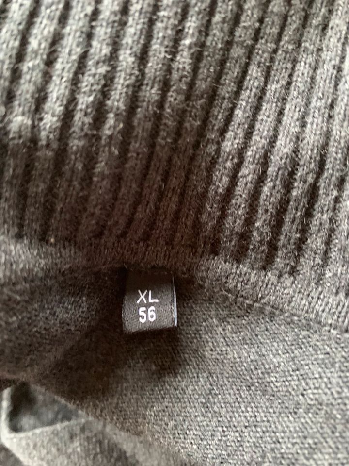 Neu/Ungetragen - Schicker Herren Rollkragen Pullover - watson‘s in Münster