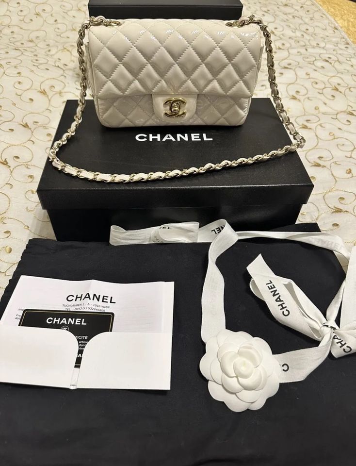 100% Original Chanel Mini Tasche Rectangular in Weiß Lack mit Rec in Dingolfing