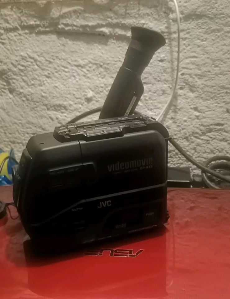 JVC VHS Camcorder  GR AX5 mit Zubehör in Herborn