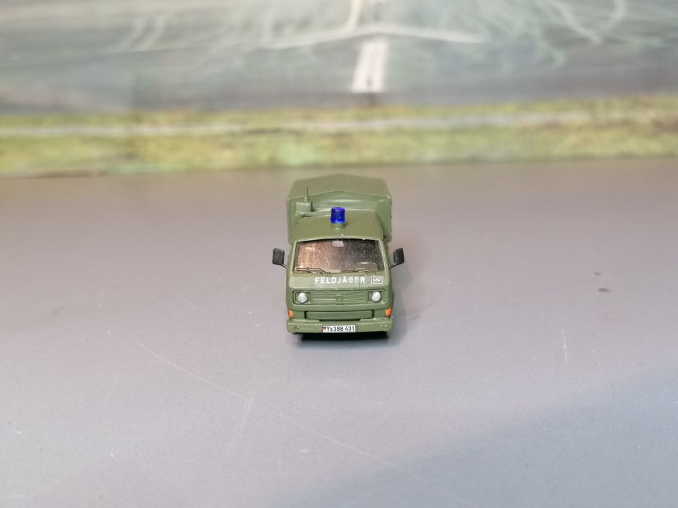 Roco Minitanks 413 VW T3 DoKa Feldjäger Polizei 1:87 H0 Herpa AWM in Bamberg