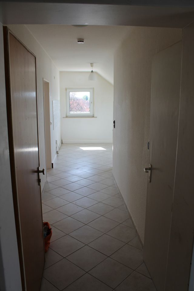 Weitblick aus Dachwohnung, 46 m2 , 2 Zi+Wohnküche, BS Mascherode in Braunschweig