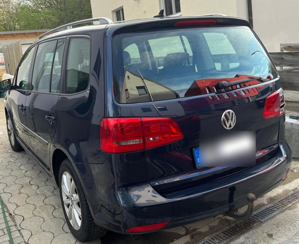 Touran Diesel 1.6 TDI Highline Auto. Selbestparking ,Navi,LED in Freising