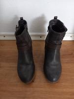 Keilabsatz-Stiefeletten grau Größe 38 Niedersachsen - Oetzen Vorschau