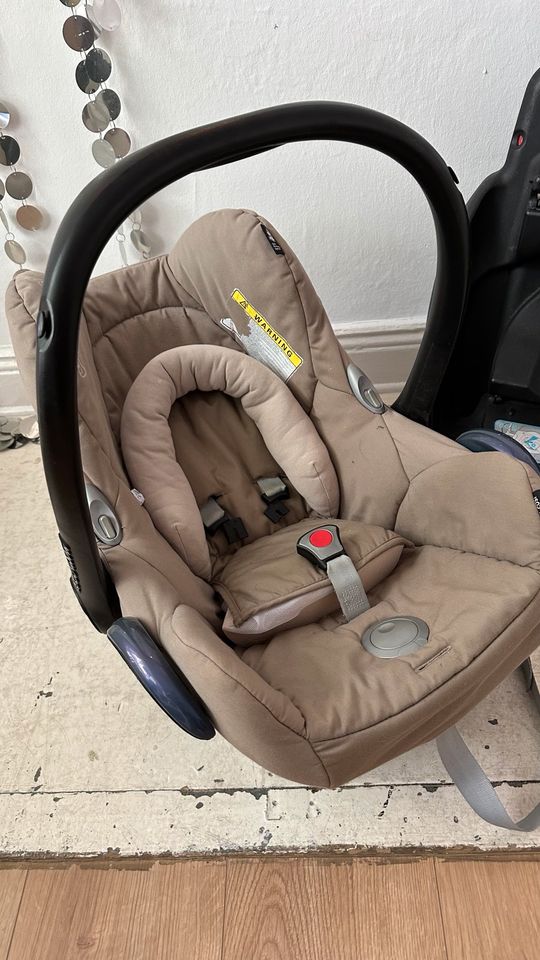 Maxi Cosi inkl ISOFIX Station in Berlin