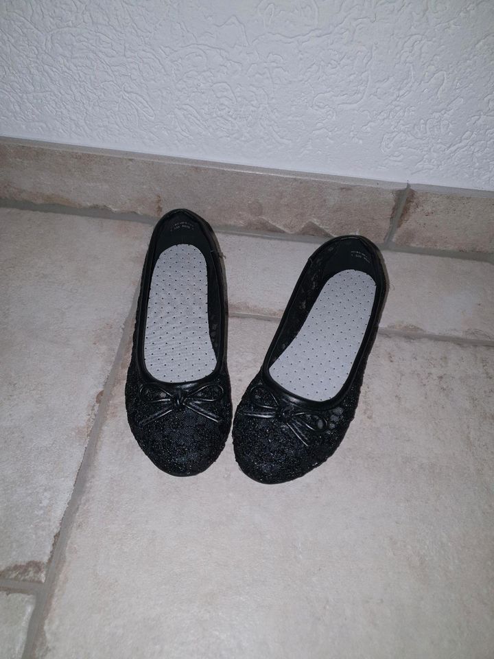 NEU Balerinas Schuhe 31 schwarz Spitze in Marl