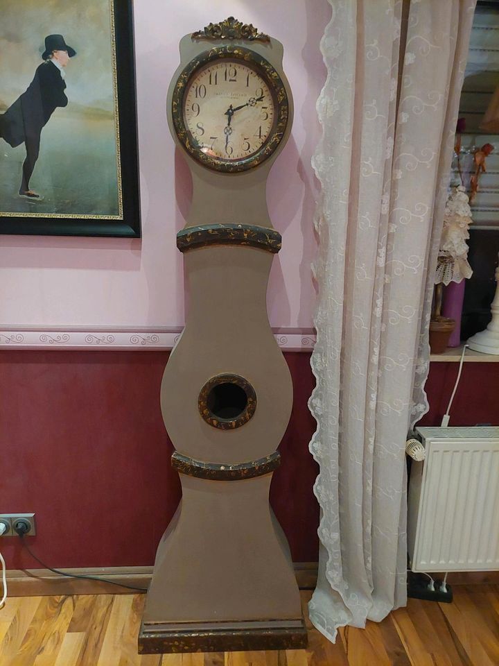 Standuhr Gitarrenkörper antik/shabby Optik in Gevelsberg