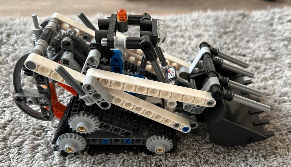 Lego Technic 42032 Kompakt-Raupenlader in Wassenberg