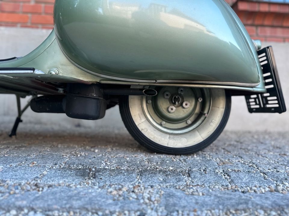 Vespa 125 V31 von 1951 Rohrlenker Faro Basso Lampe Unten in Parkstetten