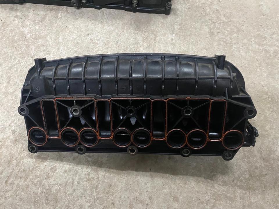 VW Audi Saugstutzen Saugrohr Luftzufuhr Motor Ansaugbrücke in Lüdenscheid