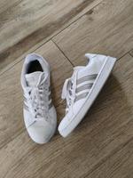 weiße Adidas Sneaker, Turnschuhe Gr 41 Brandenburg - Bernau Vorschau