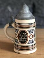 Bierkrug Steingut Zinndeckel Reliefkrug Humpen 2 Sprüche ALT Baden-Württemberg - Ilshofen Vorschau