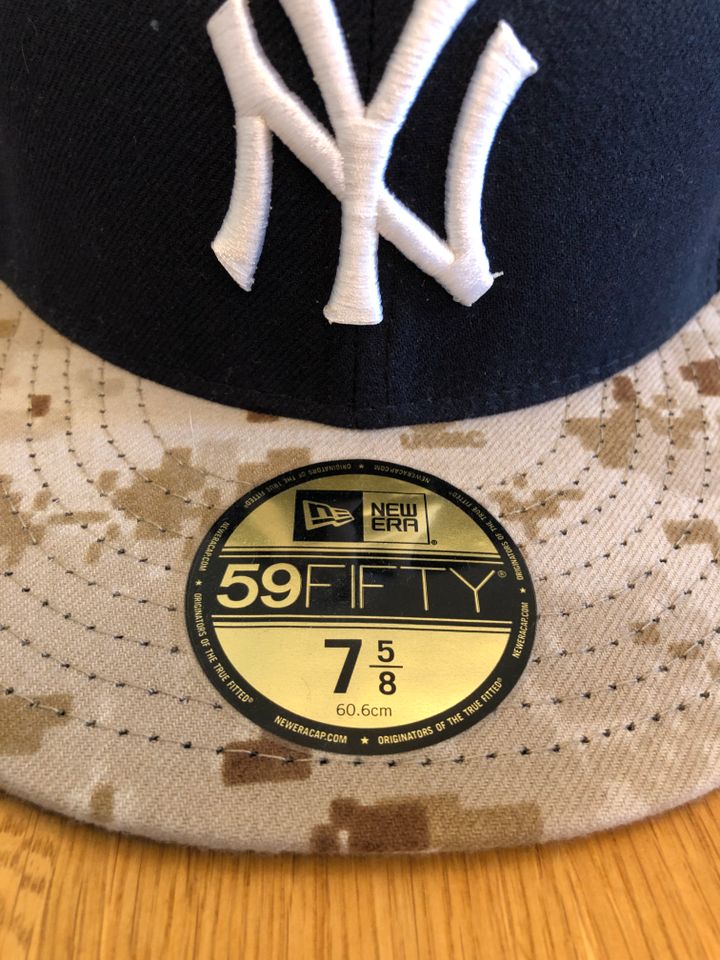New Era New York Yankees Cap schwarz mit Camo Schirm 7 5/8 60,6cm in Meerbusch