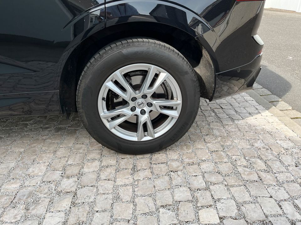 4 x Pirelli Reifen auf Volvo Alu Felge 235 / 60 R18 in Höchberg