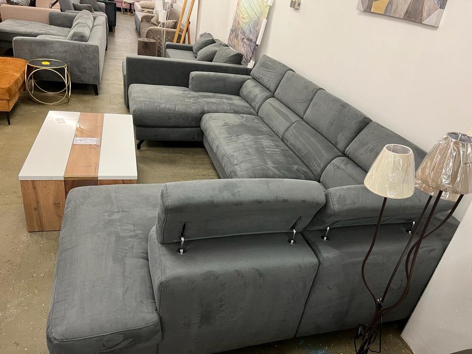 Möbel Outlet/Baumkantentisch Schlafsofa Tische Stühle Betten in Marburg