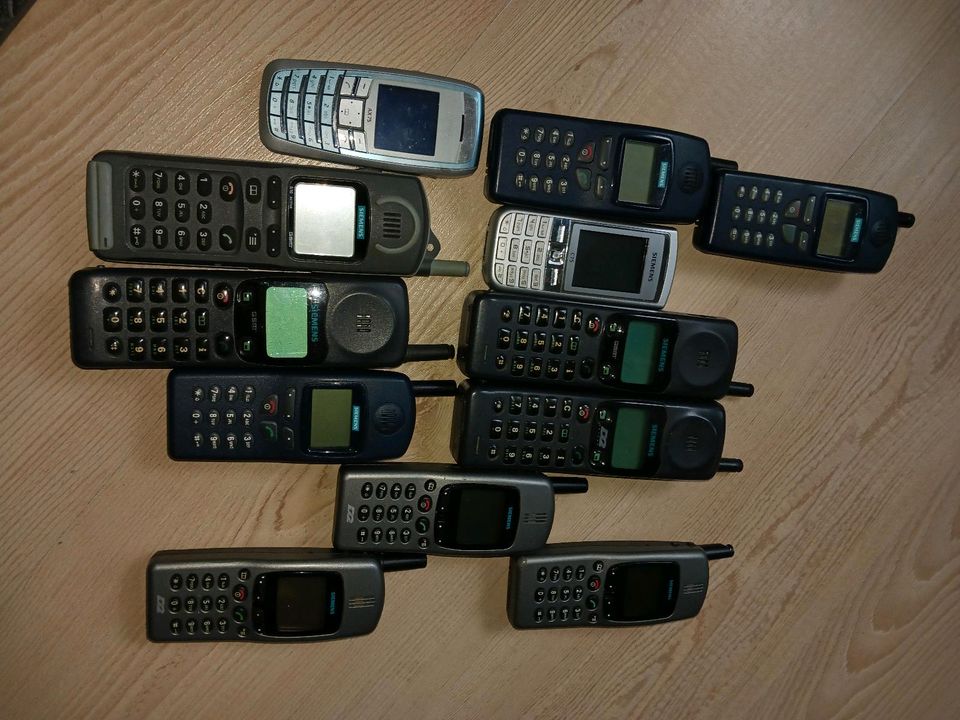 Nokia,Sony Ericsson, Motorola etc. Handys Vintage in Mönchengladbach