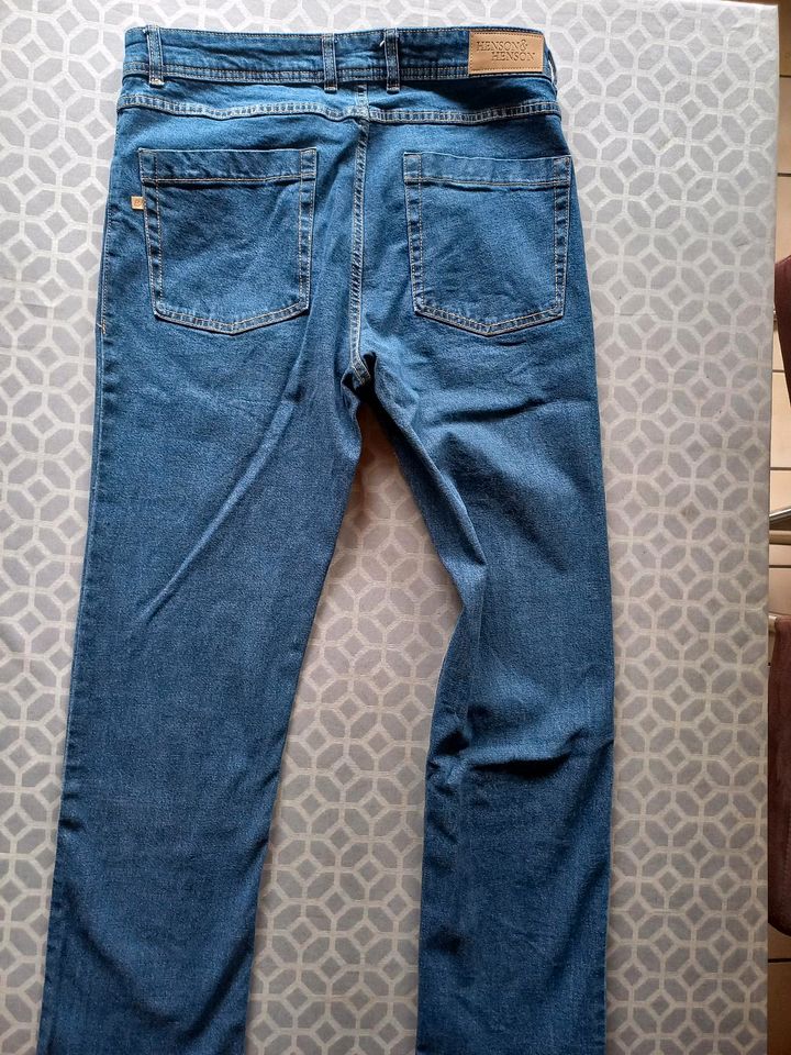 NEU! Jeans Herren Gr. 48 Henson&Henson gerade Form in Dauchingen