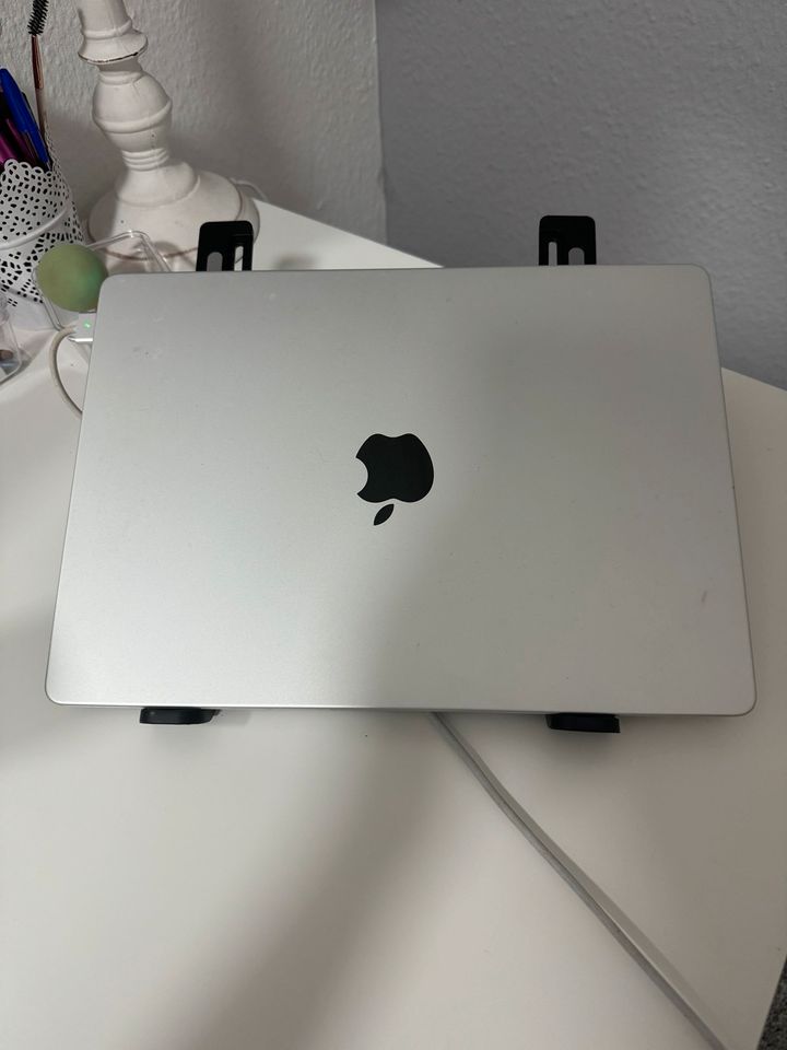 MacBook Pro 14 Zoll 1 terrabyte in Bremen