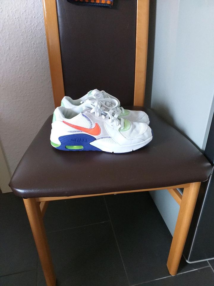 Junge Schuhe NIKE AIR MAX 38 in Esslingen