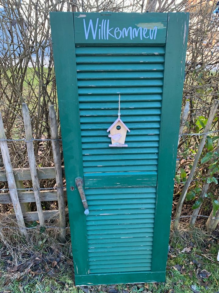 Fensterladen Klappladen grün rot Lamellen Garten deko shabby in Dentlein am Forst