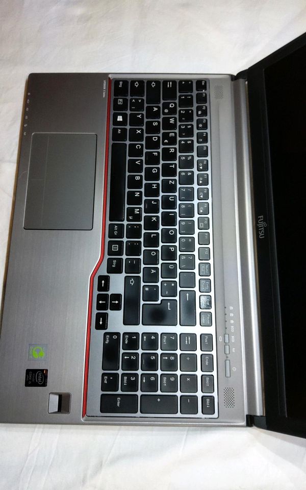 Fujitsu Lifebook E i5-4310,2.70GHz,8GB RAM, 256 GB SSD Win 10 Pro in Rosbach (v d Höhe)