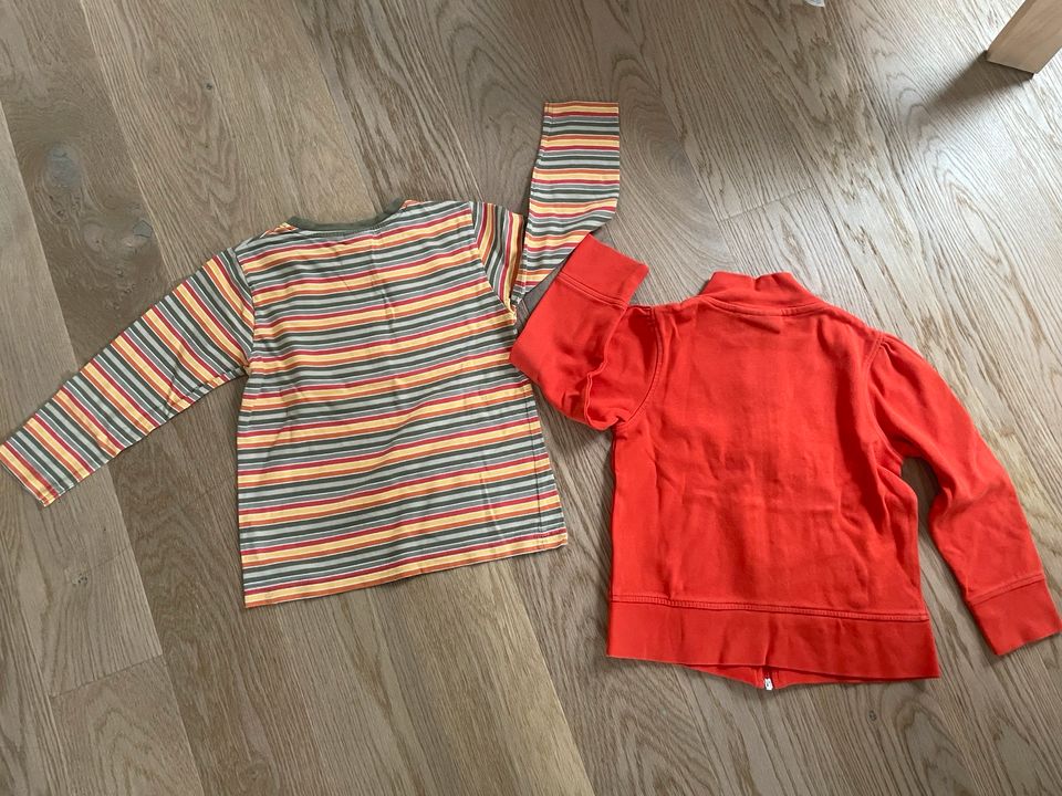 Buntes Langarmshirt & orangene Jacke Tom Tailor Gr. 104/110 in Eltville