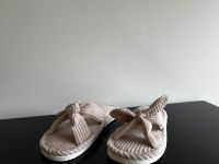 Leichte Flipflops Pantoffeln Slipper Gr.38/39 mit Schleife Rheinland-Pfalz - Bernkastel-Kues Vorschau