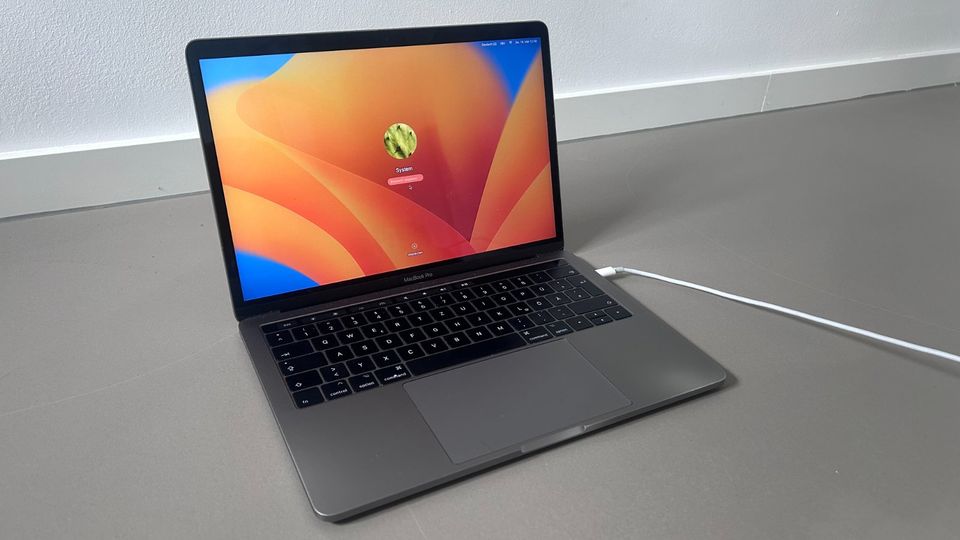 Apple MacBook Pro 13” 2017 i5 8GB | 512GB SSD Touchbar in Borken