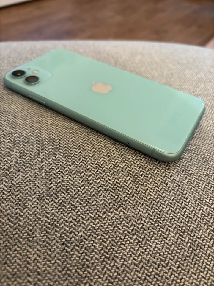 I Phone 11 64 GB in Mintgrün in Hannover