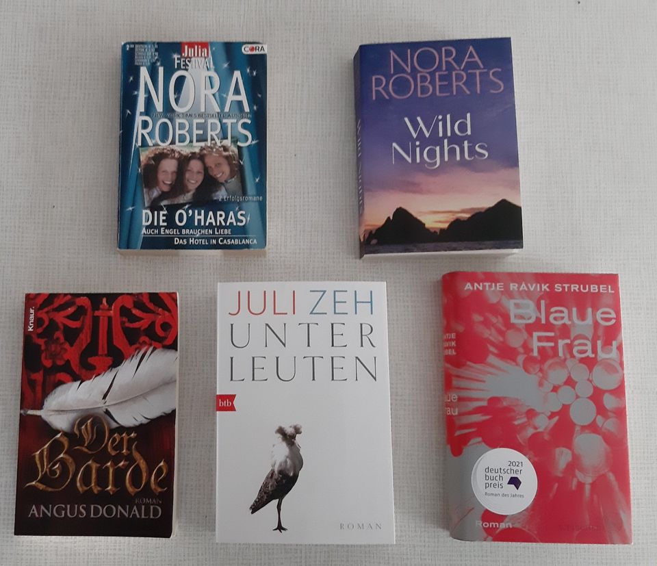 Bücher Juli Zeh unter Leuten, Strubel Blaue Frau, Nora Roberts in Waldbreitbach