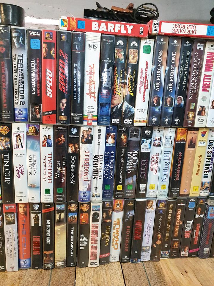 Videokassetten VHS Kassetten Sammlung 120 Stück in Salzkotten