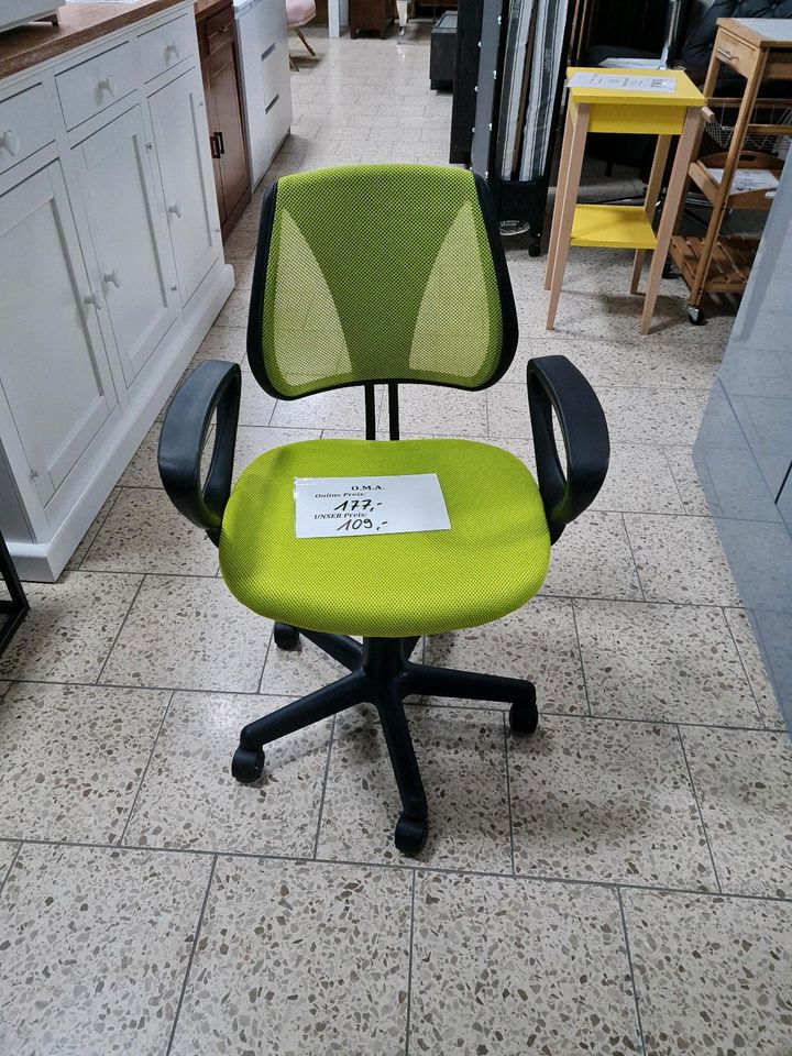 Stuhl Stühle Bürostuhl auf Rollen Möbel UVP 177€ in Herbstein