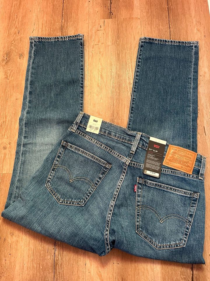 Levi’s Blue Jeans 511 Slim Gr 33 x 30 in Odenthal