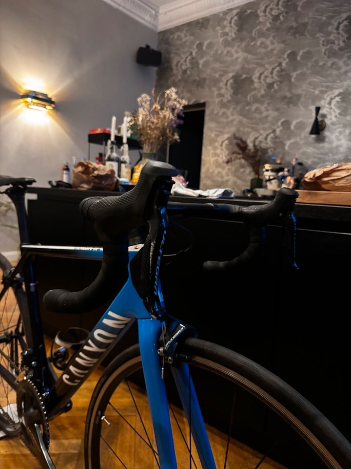 Canyon Ultimate CF SL 8.0 Di2 Größe S in MOVISTAR Lackierung in Berlin