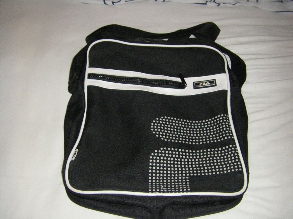 1 Tasche Fila schwarz ,1 Tasche Duplo braun in Merkendorf