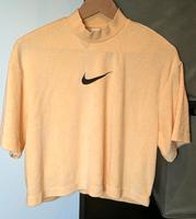 Nike- kurzes T-Shirt aus Frottee in Blassvanille (M) / Ungetragen Niedersachsen - Rinteln Vorschau