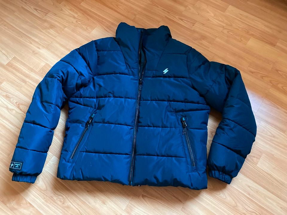 Superdry Herren Winterjacke - Größe XXL - Blau - w.NEU in Brake (Unterweser)