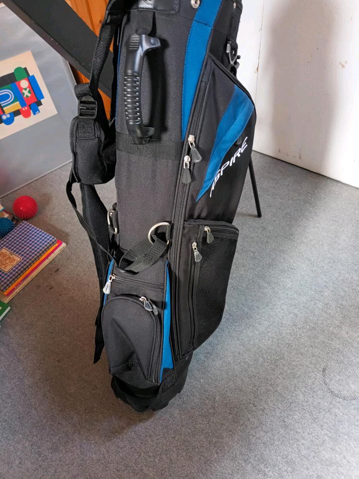 Golfbag mit Ständer, neuwertig in Weyhe