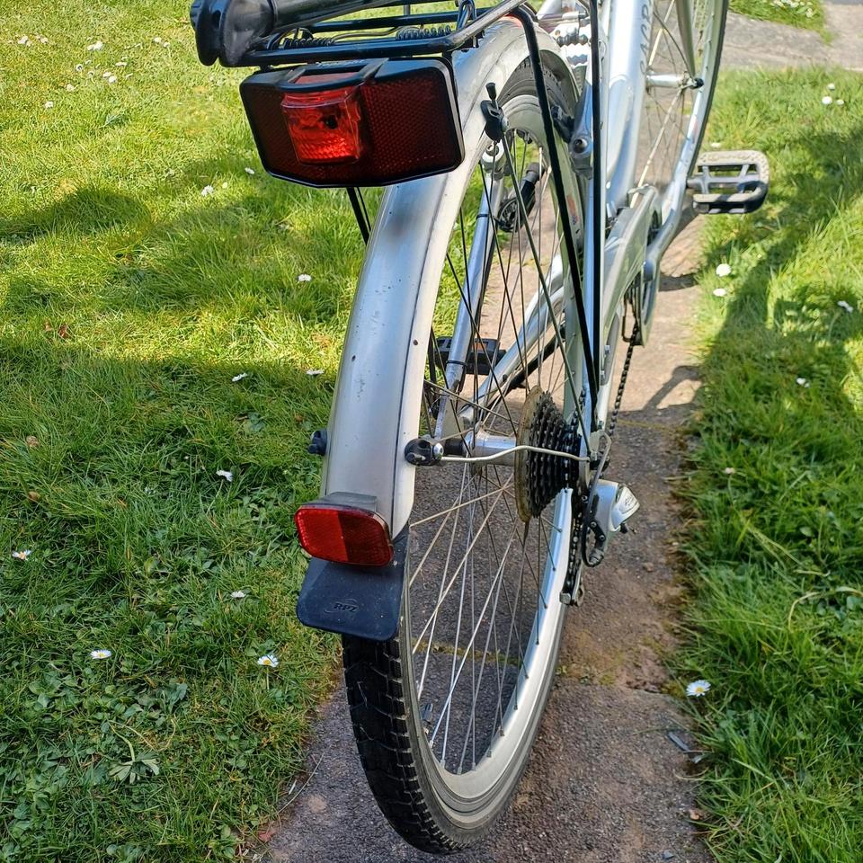 Sacramento Damenfahrrad Damenrad Fahrrad 24 Gang Shimano in Cölbe